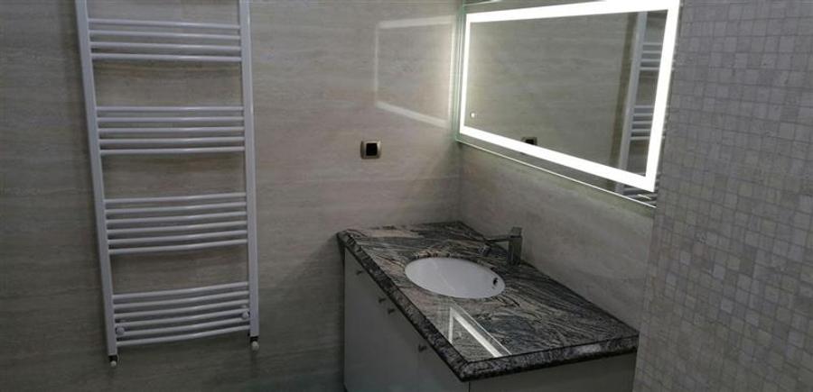 Apartament cu 3 camere decomandat în Tractorul