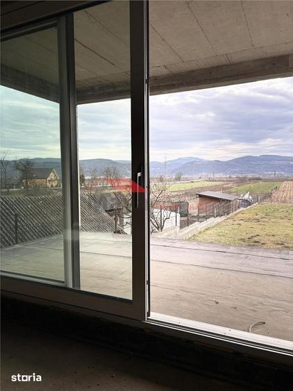 Casă cu 4 camere cu Teren 900 Mp în Uriu