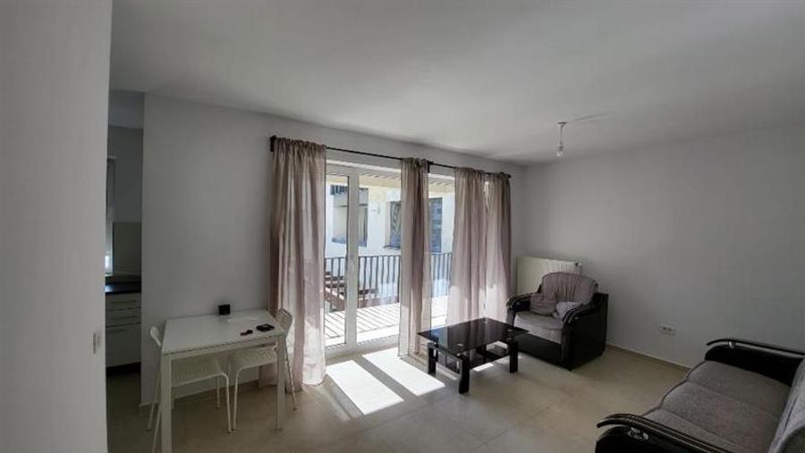 Apartament cu 2 camere decomandat, mobilat în Tractorul
