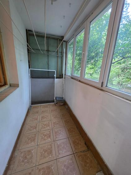Apartament cu 4 camere semidecomandat în Titan