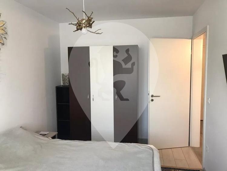 Apartament cu 2 camere decomandat în Tractorul