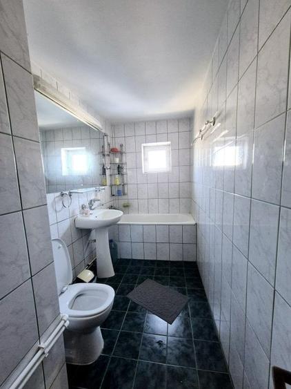 Apartament cu 2 camere decomandat, mobilat în Casa de Cultură
