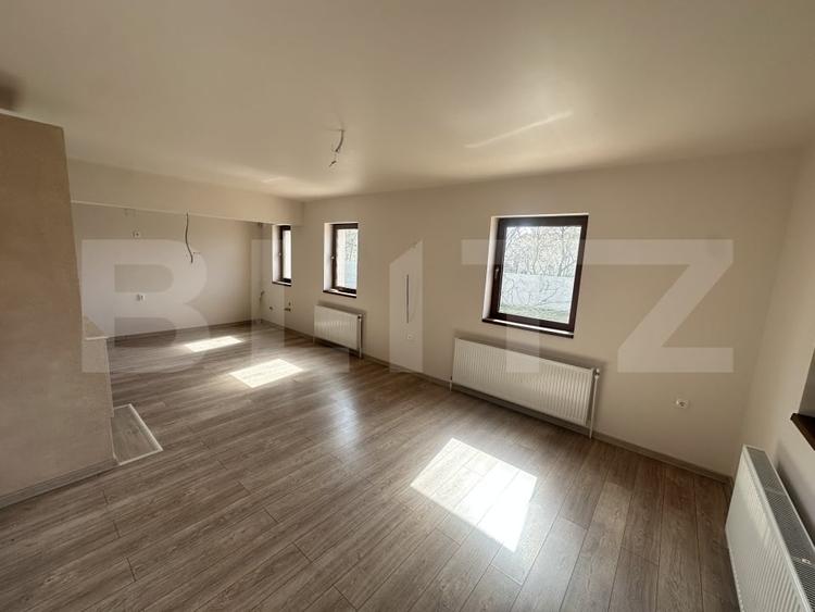 Casă individuală cu 7 camere cu Canalizare în Simeria