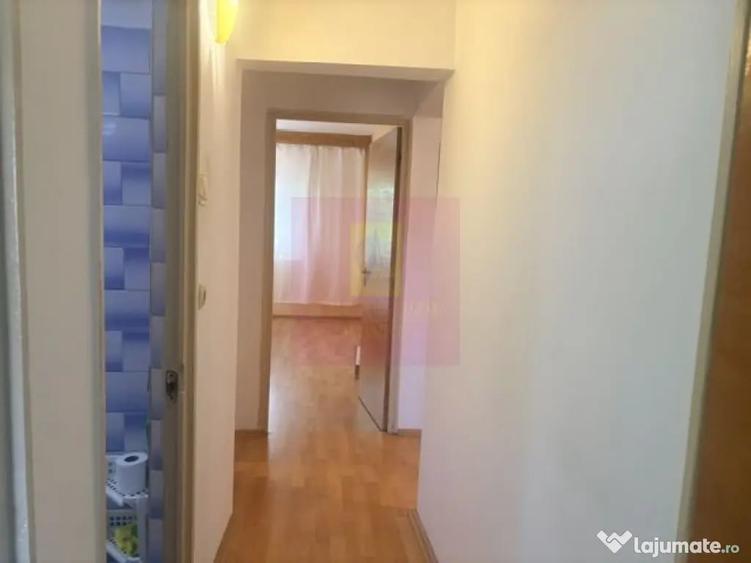 Apartament cu 3 camere decomandat în Drumul Sării
