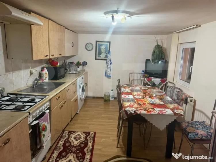 Casă cu 3 camere cu Teren 3800 Mp în Central
