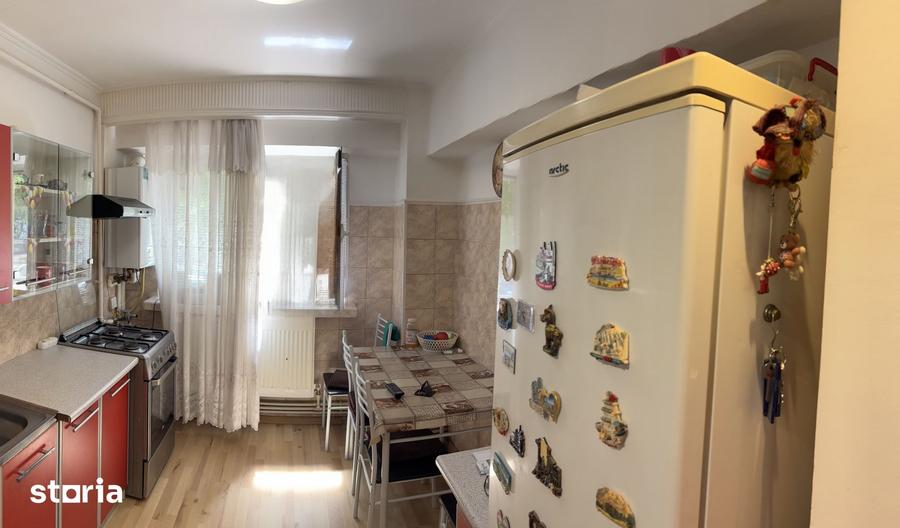 Apartament cu 3 camere decomandat în Prundu