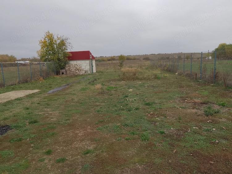 Casă cu 7 camere cu Teren 1000 Mp în Vânătorii Mici