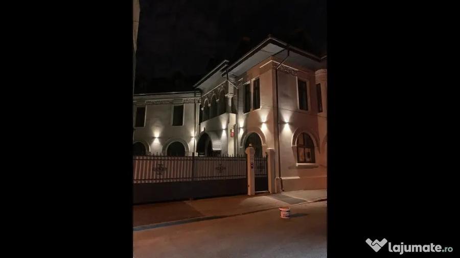 Casă cu 7 camere cu Teren 474 Mp în Romană