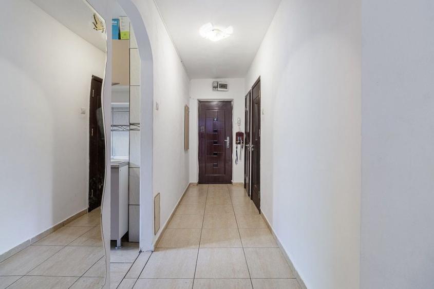 Apartament cu 3 camere semidecomandat în Drumul Taberei