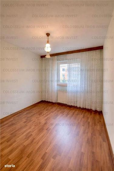 Apartament cu 3 camere semidecomandat în Astra