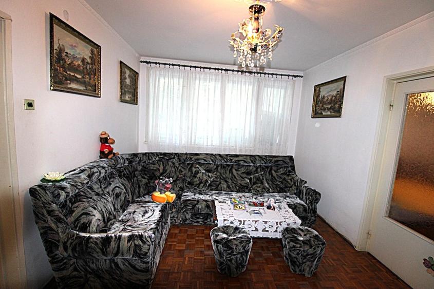 Apartament cu 3 camere semidecomandat în Mazepa 1