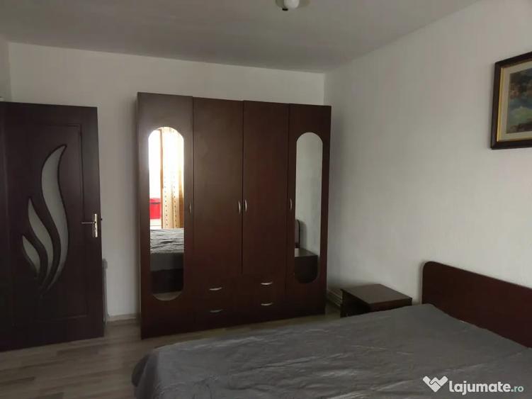 Apartament cu 3 camere decomandat în Ștefan cel Mare