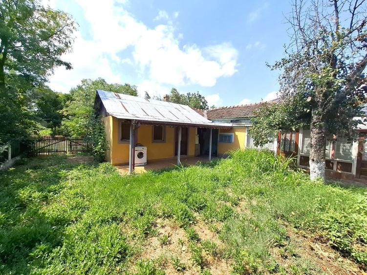 Casă cu 3 camere cu Canalizare în Vulturu