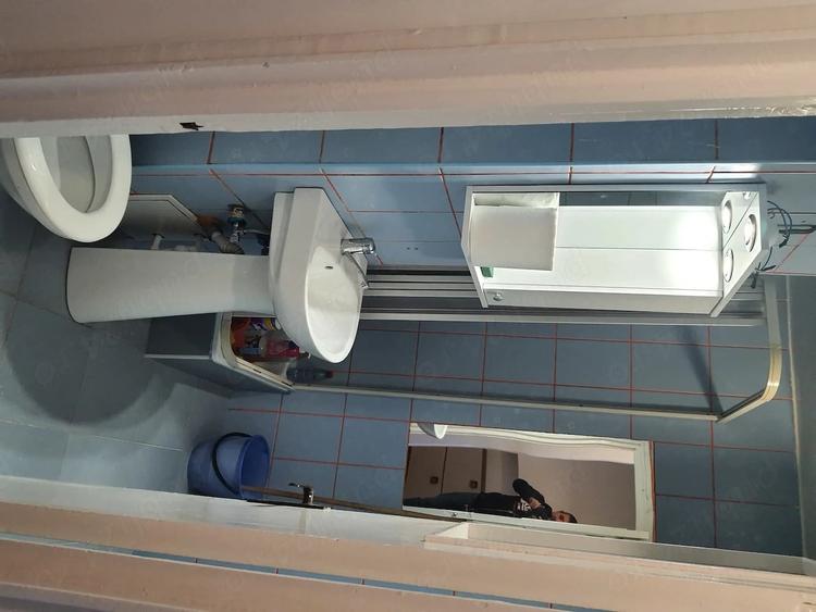 Apartament cu 3 camere semidecomandat în Autogară