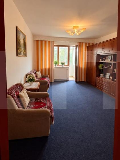 Apartament cu 2 camere semidecomandat, mobilat în Central