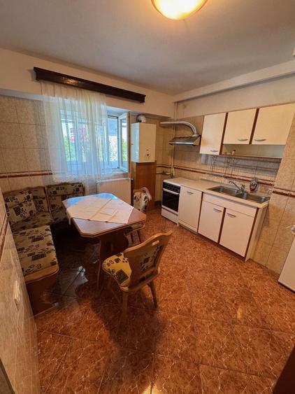 Apartament cu 2 camere decomandat, mobilat în Central