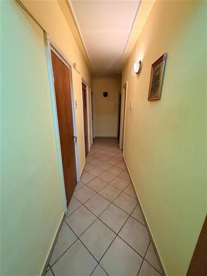 Apartament cu 4 camere decomandat în Dacia