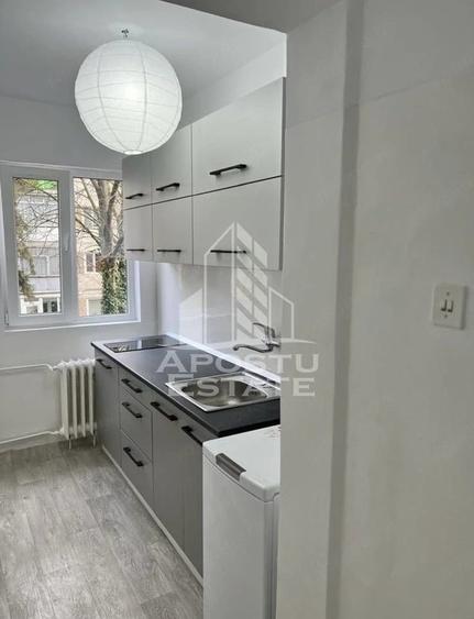 Apartament cu 3 camere semidecomandat în Dacia