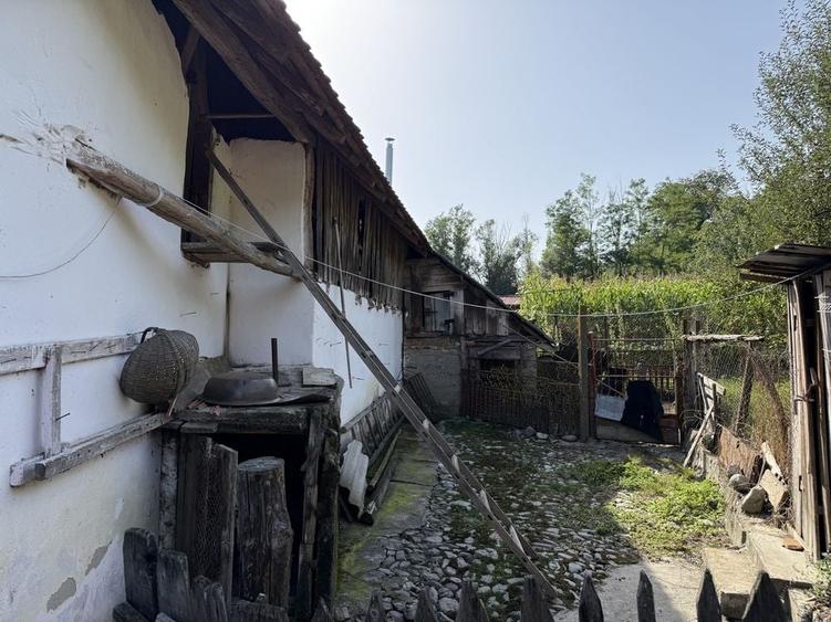 Casă cu 4 camere în Valea Siliștii