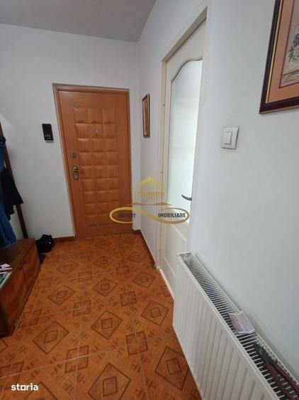 Apartament cu 3 camere decomandat în Ștefan Vodă