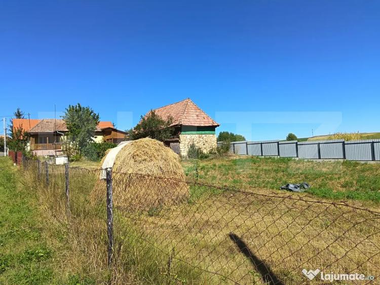 Casă cu 2 camere cu Teren 1040 Mp în Petrești