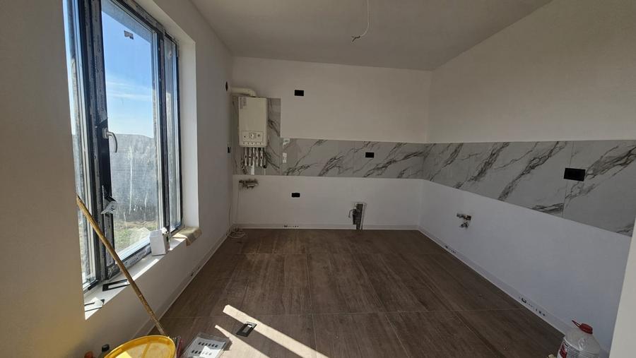 Casă individuală cu 4 camere cu Teren 420 Mp în Vidra
