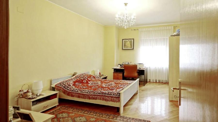 Apartament cu 4 camere decomandat în Dorobanți