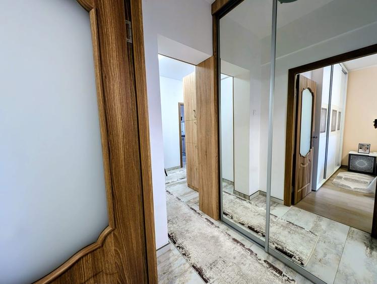 Apartament cu 2 camere decomandat în Pajura