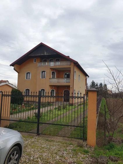 Casă cu Teren 2800 Mp în Mărtinești