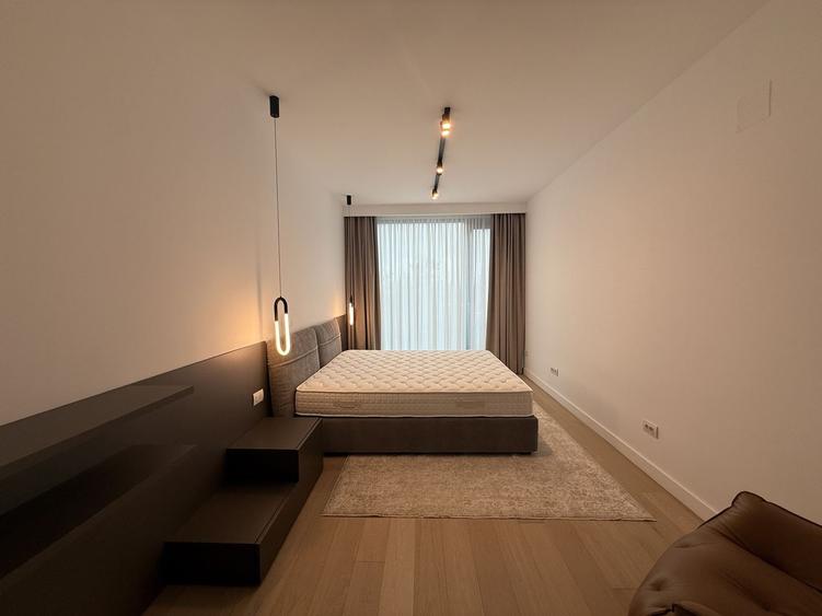 Apartament cu 4 camere decomandat în Arcul de Triumf