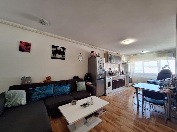 Apartament cu 2 camere semidecomandat, mobilat în Florești