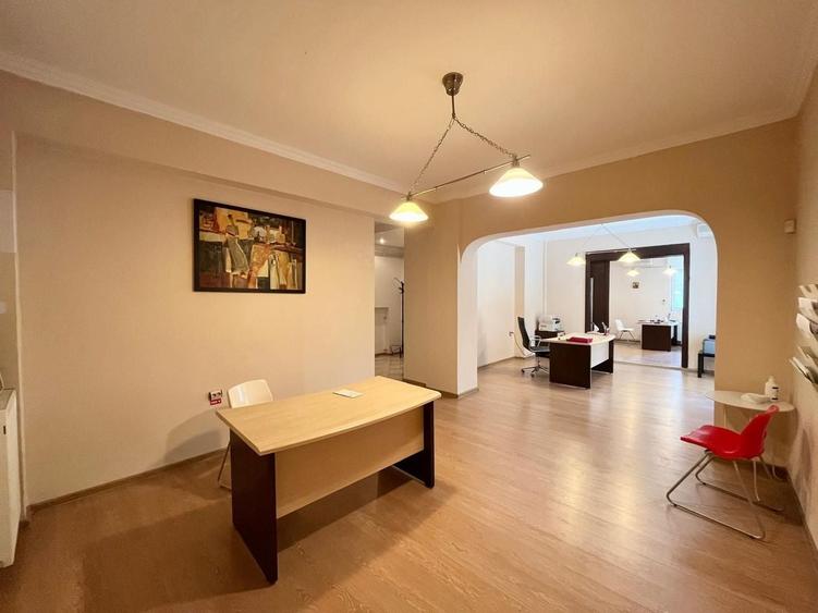 Apartament cu 3 camere în Calea Victoriei