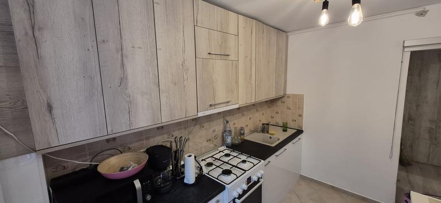 Apartament 2 camere , decomandat, et. 3, strada  Andrei Muresanu - 2