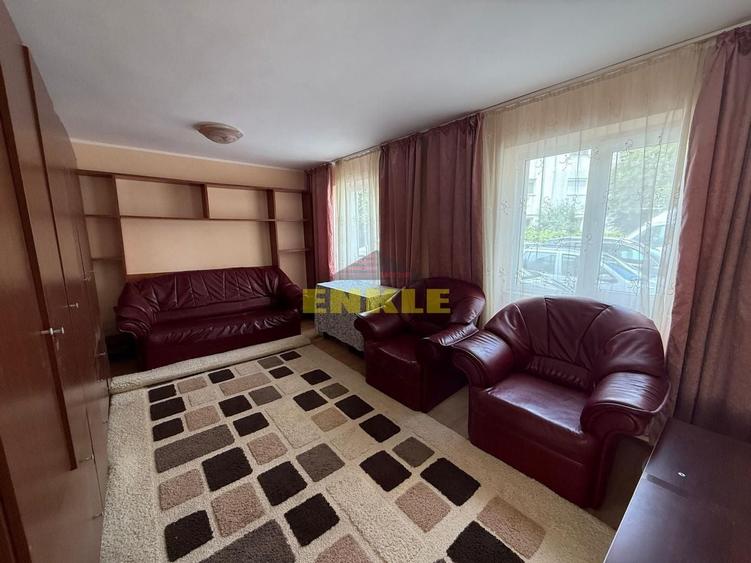 Apartament cu 3 camere semidecomandat în Central