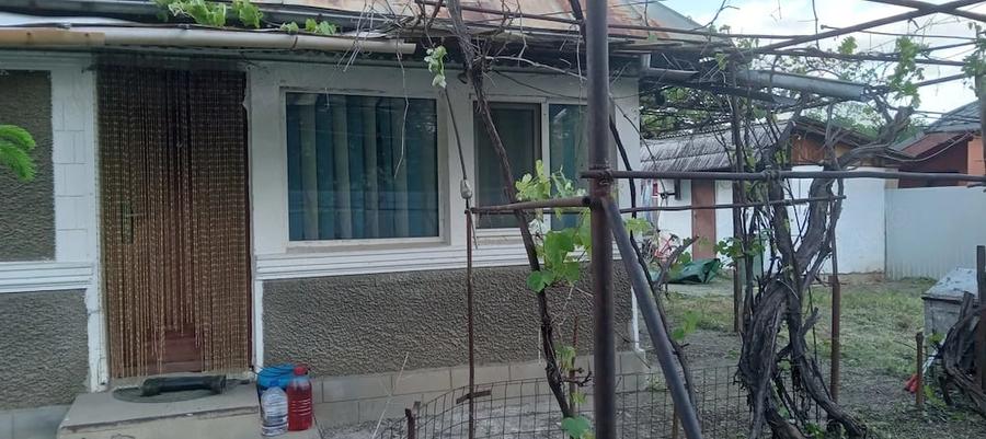 Casă cu 3 camere cu Teren 1600 Mp în Gara Veche