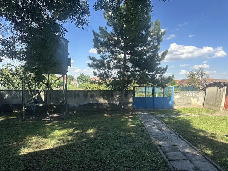 Casă cu Teren 2316 Mp în Biled