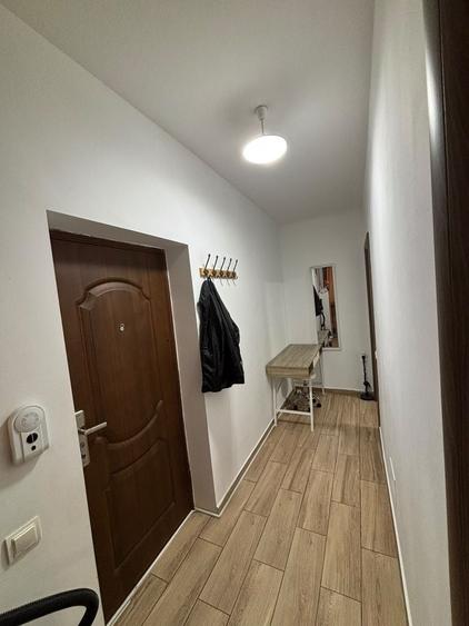 Apartament cu 2 camere decomandat în Roșu