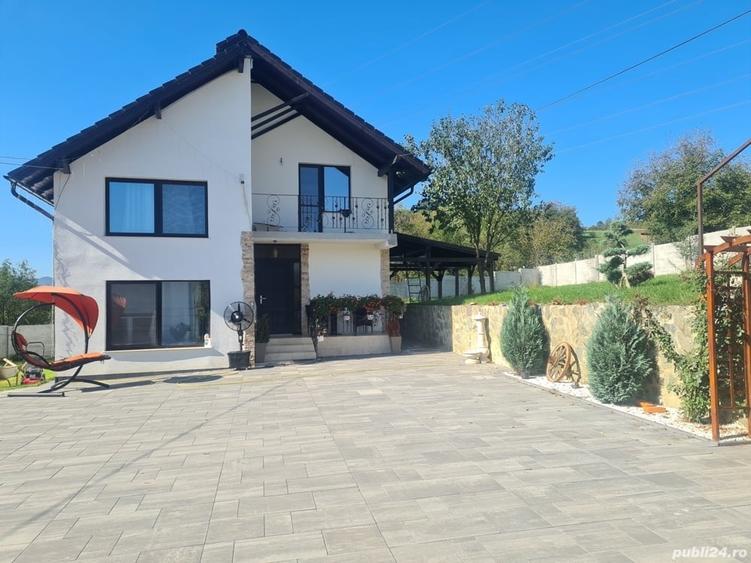 Casă cu 4 camere cu Teren 1750 Mp în Central