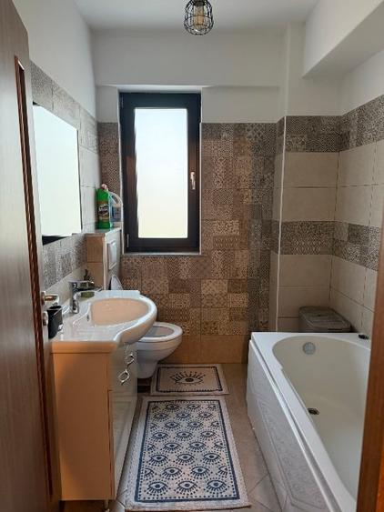 Apartament cu 3 camere semidecomandat, mobilat în Miroslava