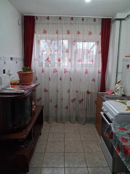 Apartament cu 2 camere semidecomandat în Traian