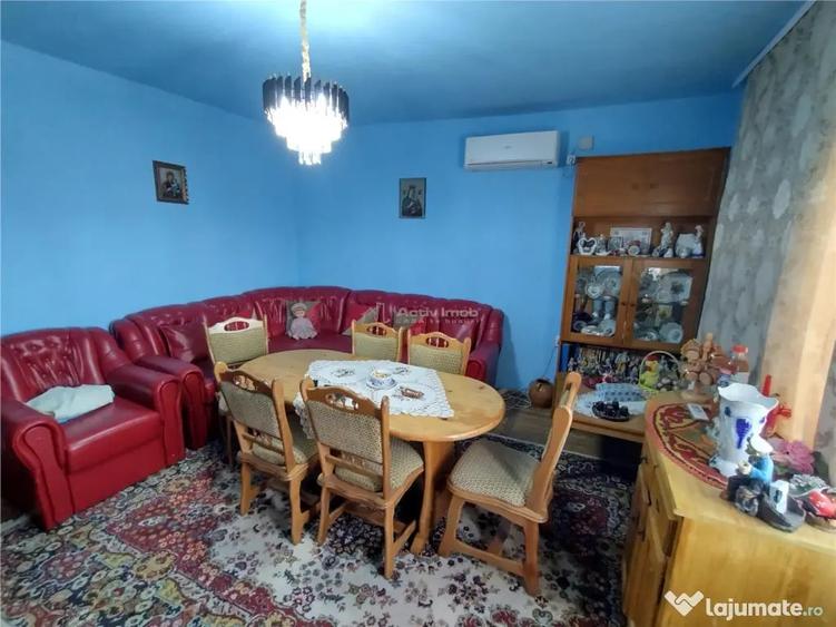 Apartament cu 3 camere decomandat în Bozovici