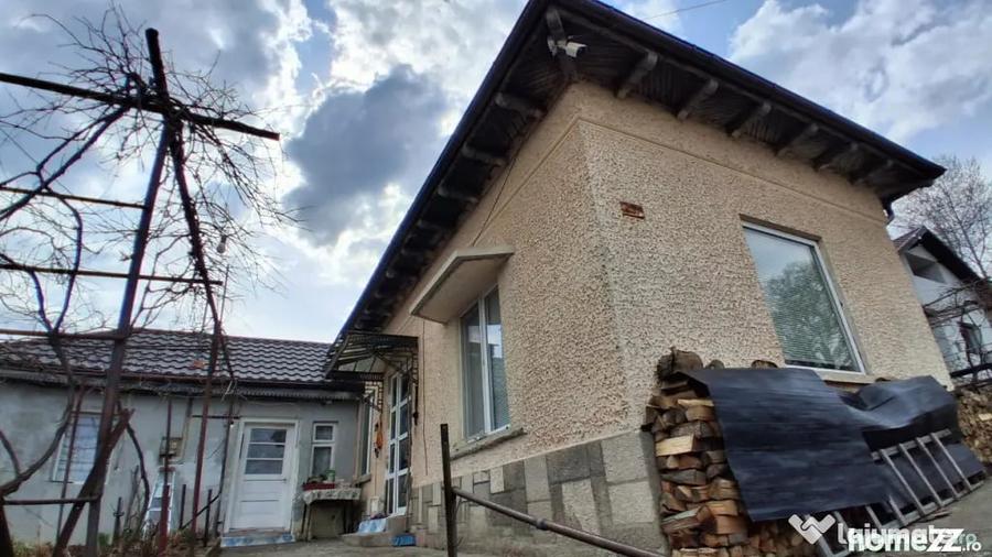 Casă cu 4 camere cu Teren 1600 Mp în Central