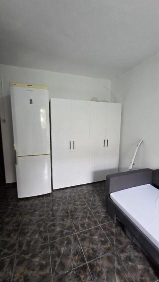 Garsonieră decomandată în Sud