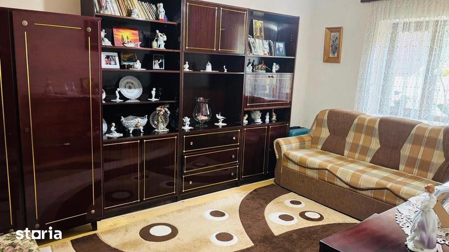 Casă cu 3 camere decomandat cu Teren 768 Mp în Exterior Vest