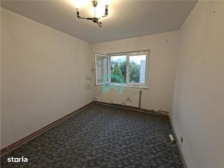 Apartament cu 4 camere în Hărmanului