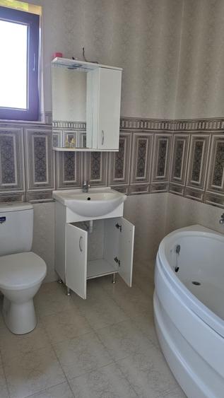 Apartament cu 3 camere decomandat în Dobroești