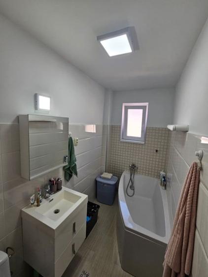 Apartament cu 2 camere decomandat în Ipotești