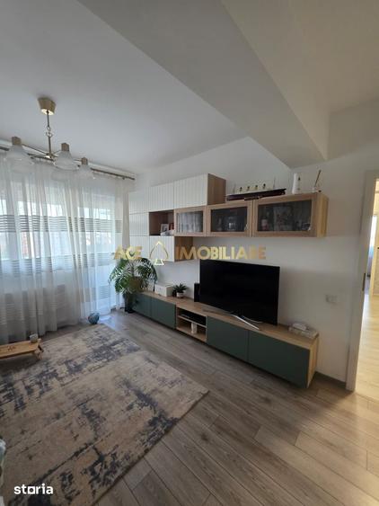 Apartament cu 3 camere în Apărătorii Patriei