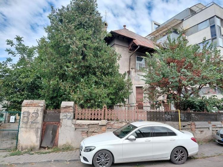 Casă cu 10 camere cu Canalizare în Unirii