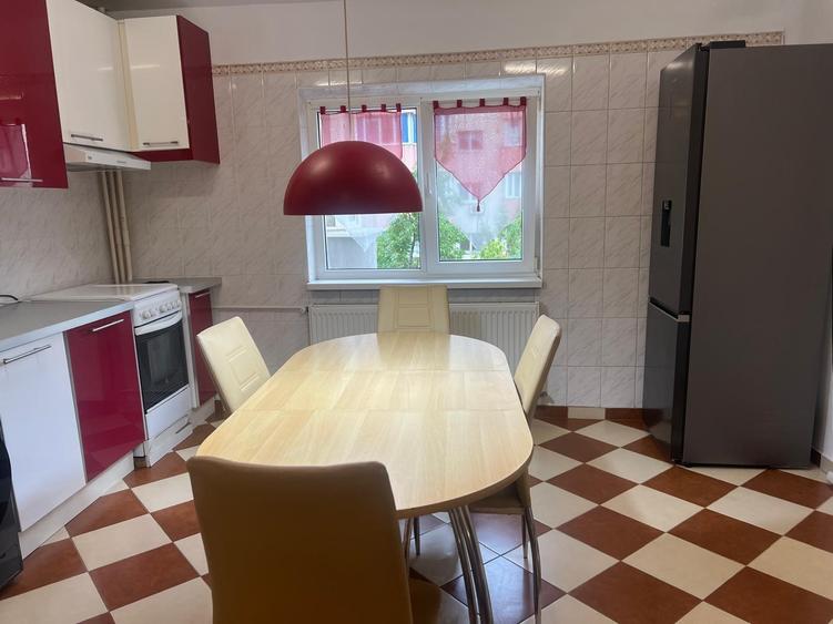 Apartament cu 4 camere decomandat în Timpuri Noi